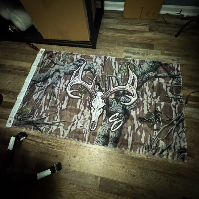 Skull Treestand Flag